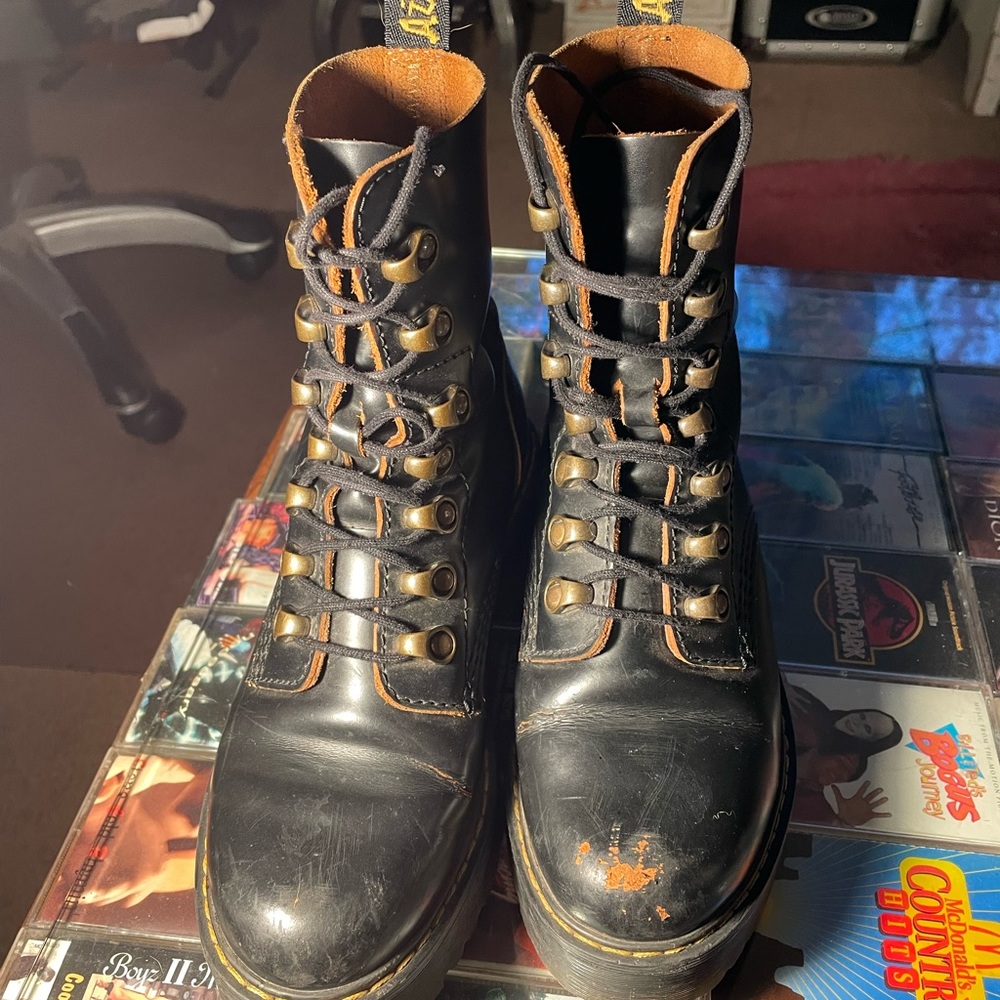 Dr Martens Leona Boot